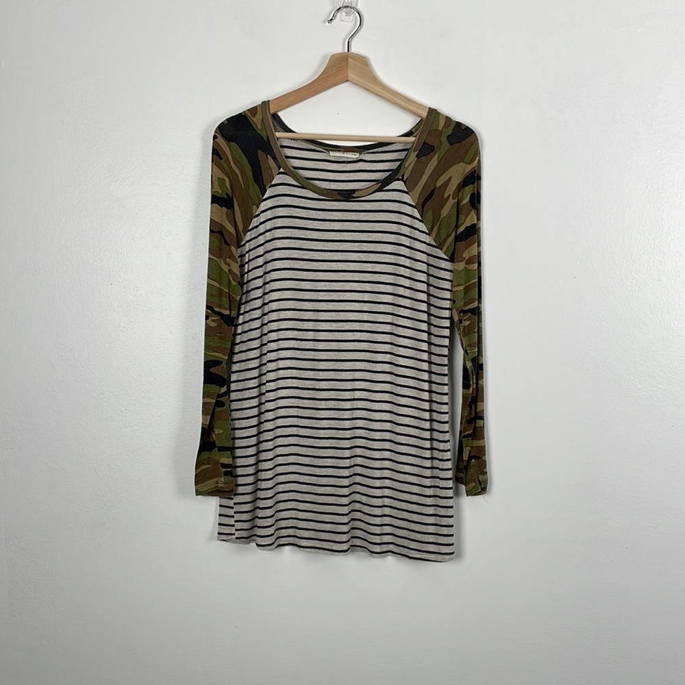 CoCo & Main long sleeve camo striped pullover stretch tee shirt Size Large